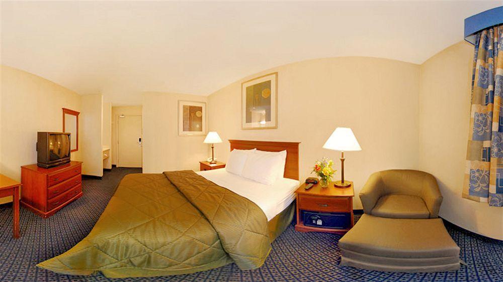 Towneplace Suites By Marriott Hadley Amherst Bagian luar foto