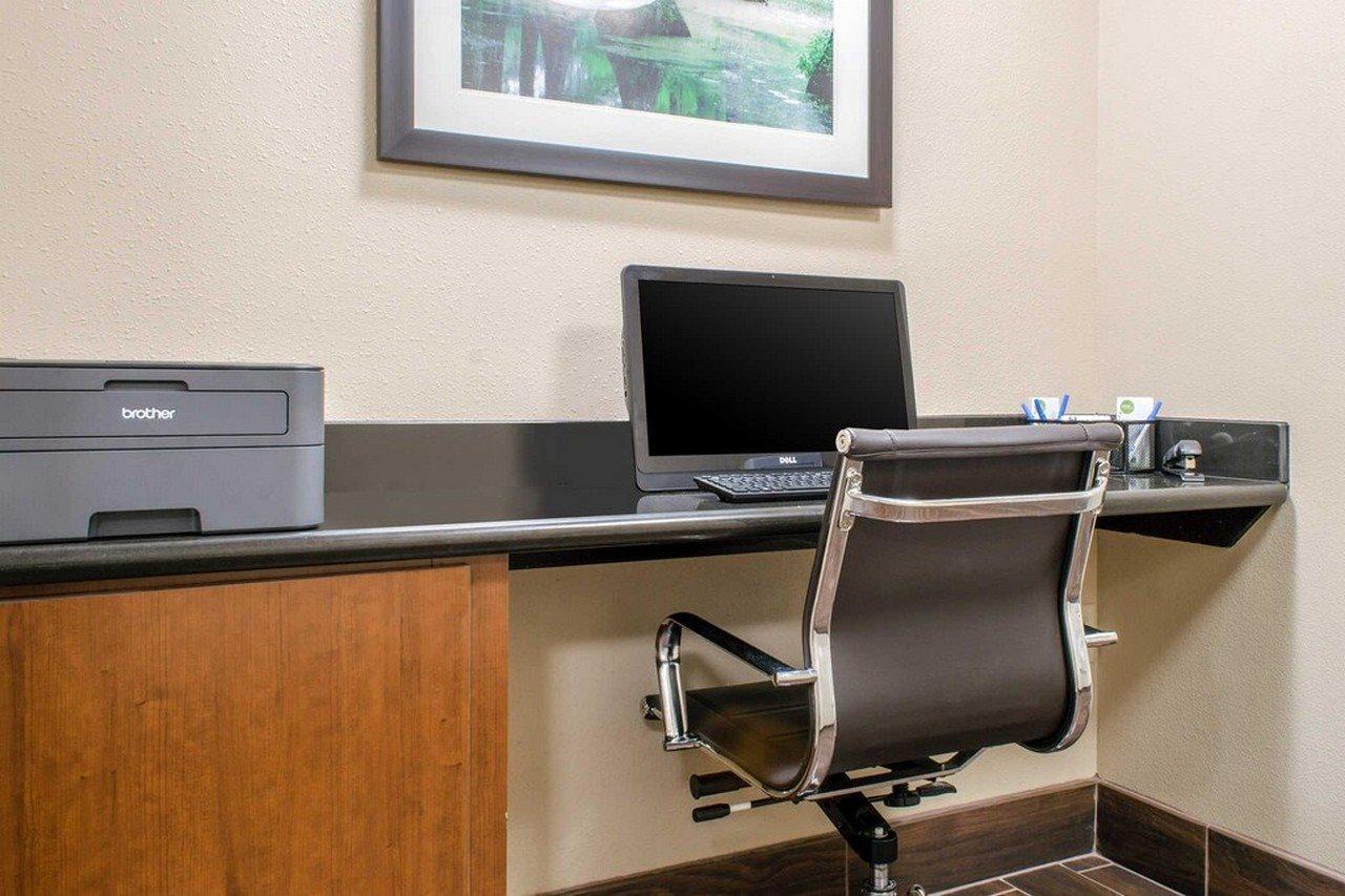 Towneplace Suites By Marriott Hadley Amherst Bagian luar foto