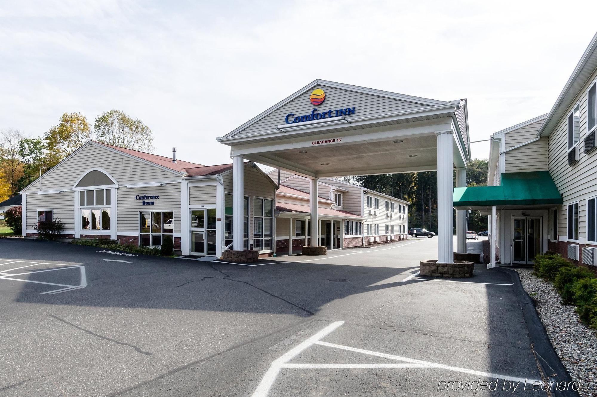 Towneplace Suites By Marriott Hadley Amherst Bagian luar foto