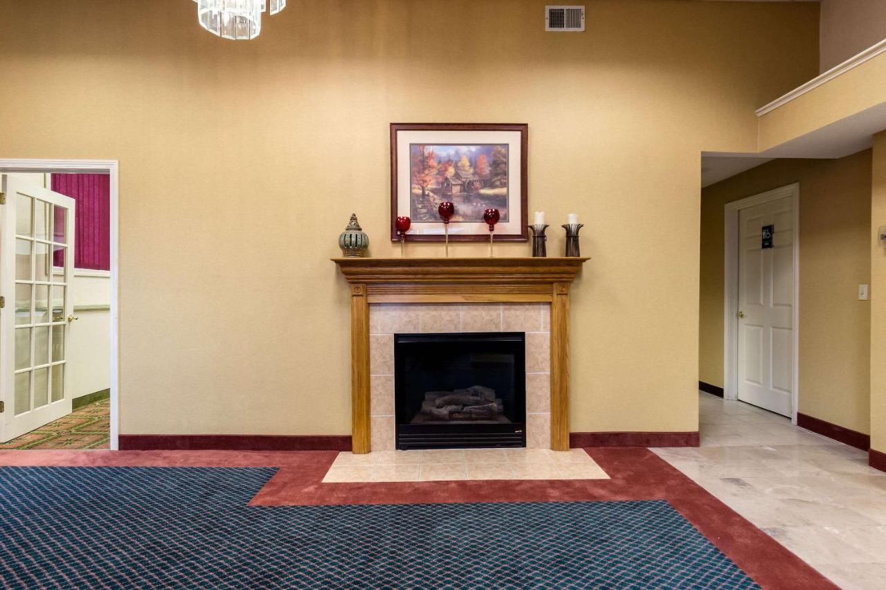 Towneplace Suites By Marriott Hadley Amherst Bagian luar foto
